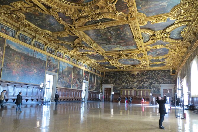Public tour: Doge's Palace with St. Mark's Basilica & Gondolas - Cancellation and weather flexibility