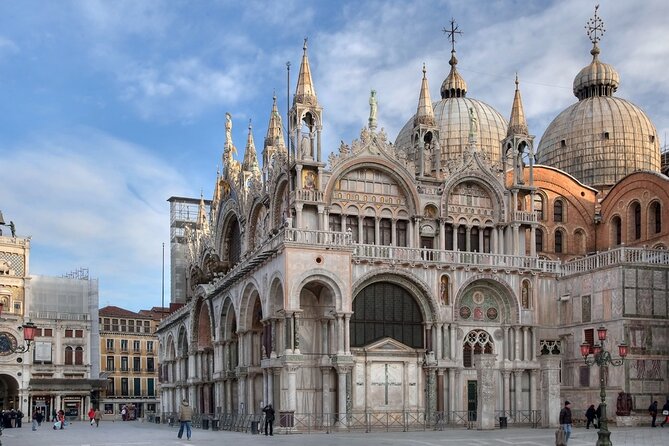 Public tour: Doge's Palace with St. Mark's Basilica & Gondolas - St. Mark’s Basilica and its gold mosaics