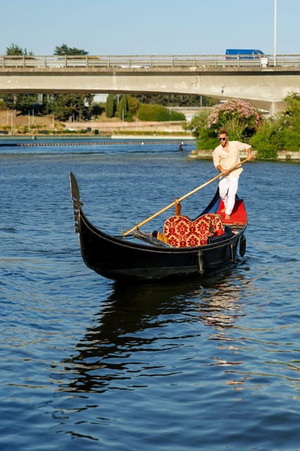 Roma: The one and only Roma Gondola tours on the lake! - Who will get the most from this experience