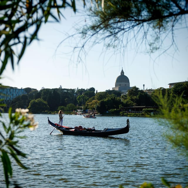 Roma: The one and only Roma Gondola tours on the lake! - Price, timing, and practical value