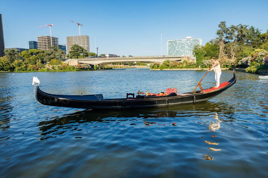 Roma: The one and only Roma Gondola tours on the lake! - Finding La Barcheria without losing time