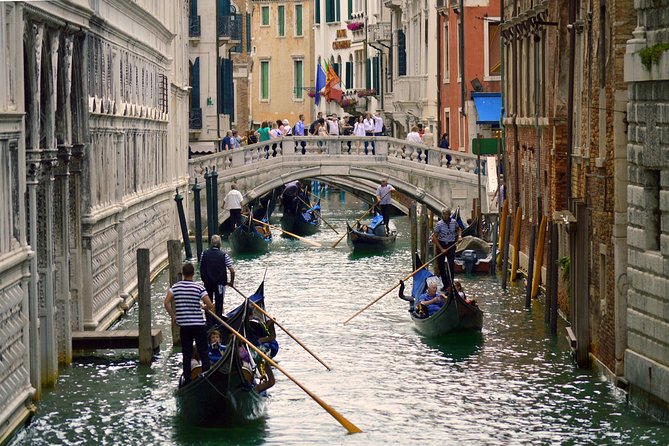 Romantic Venice: 30 Minute Gondola Ride with Serenade - What this gondola ride is really like