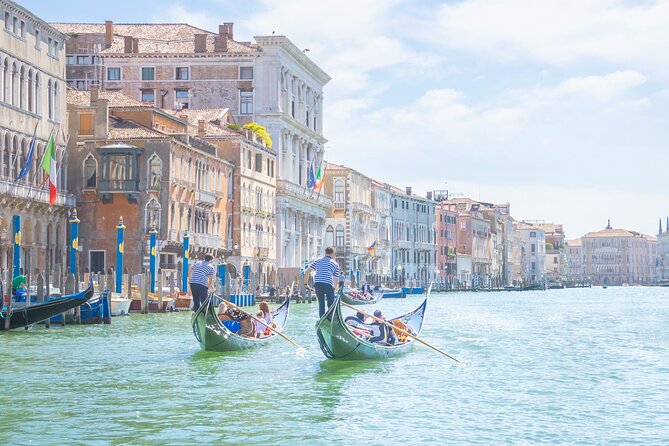 Romantic Venice: 30 Minute Gondola Ride with Serenade - The Grand Canal and its famous S curve
