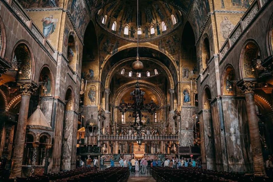 St. Mark's Basilica Tour with Priority Entrance + Gondola - What the guide adds to the visit