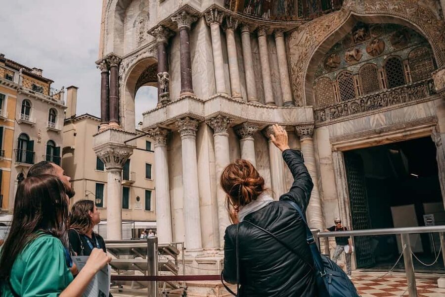 St. Mark's Basilica Tour with Priority Entrance + Gondola - A short tour that keeps moving