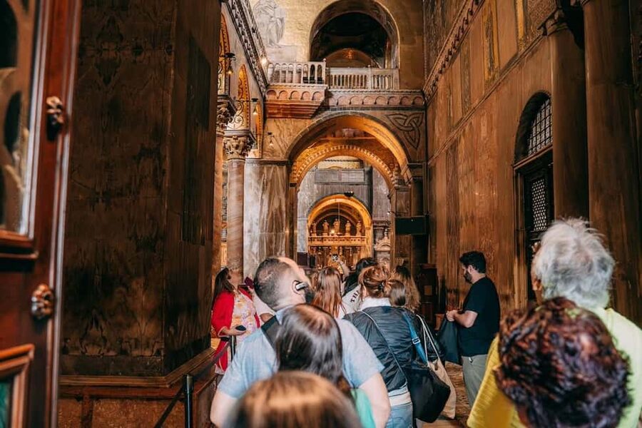 St. Mark's Basilica Tour with Priority Entrance + Gondola - Adding the optional gondola ride