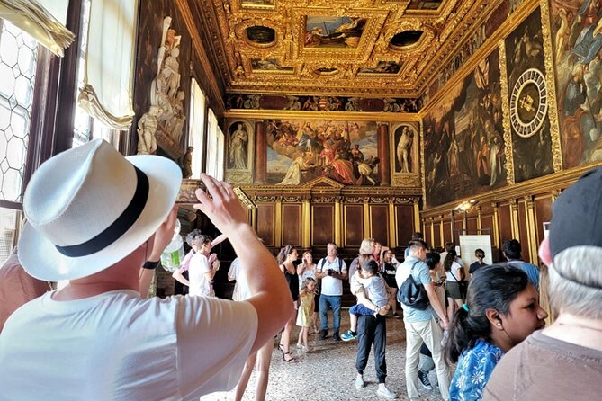 St Mark's, Doge's Palace, with Murano and Burano & Gondola Ride - The gondola ride, Venice’s signature half-hour