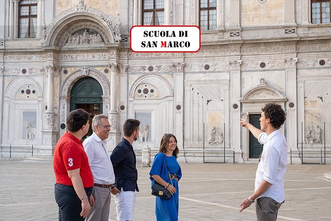 Unusual Venice Walking Tour through Rialto & Gondola Experience - The unusual corners between San Marco and Rialto