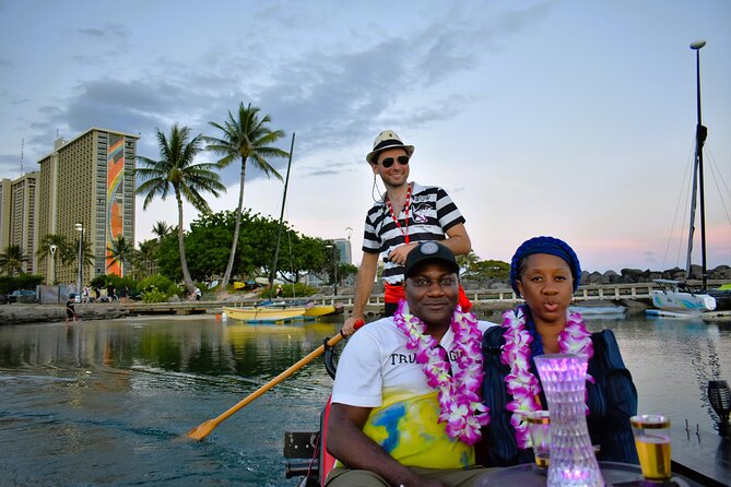 Valentine's Private Gondola Cruise in Waikiki with Drinks, Pastry - A gondola ride with a Waikiki setting