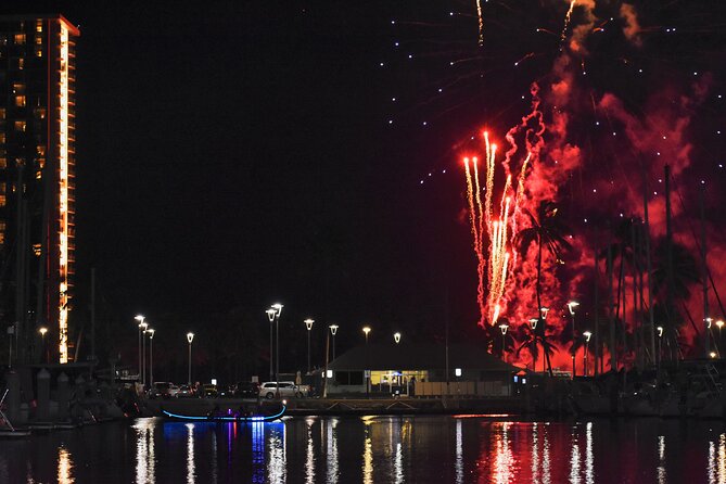 Valentine's Private Gondola Cruise in Waikiki with Drinks, Pastry - Magic Island and the Honolulu skyline