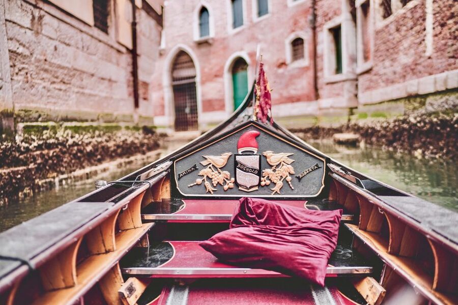 Venice: 30 min Gondola Ride on the Grand Canal with Guide - Starting Near Santa Maria del Giglio