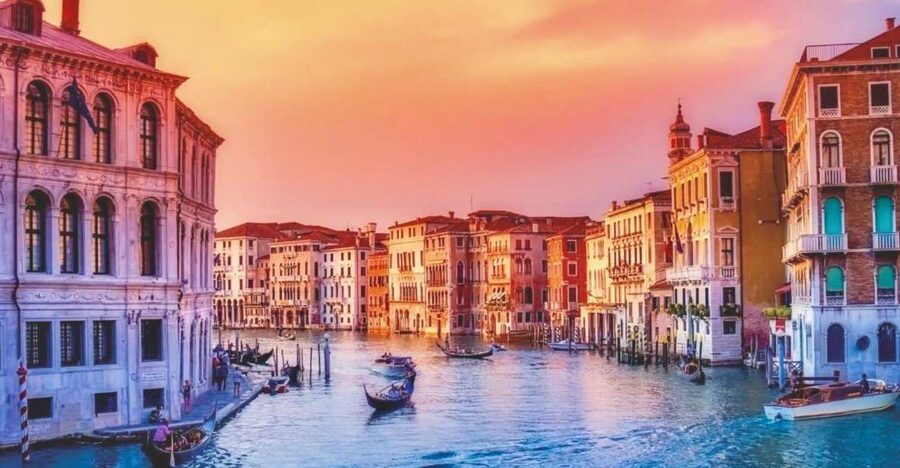 Venice: 30 min Gondola Ride on the Grand Canal with Guide - A Private Gondola With Room for Four