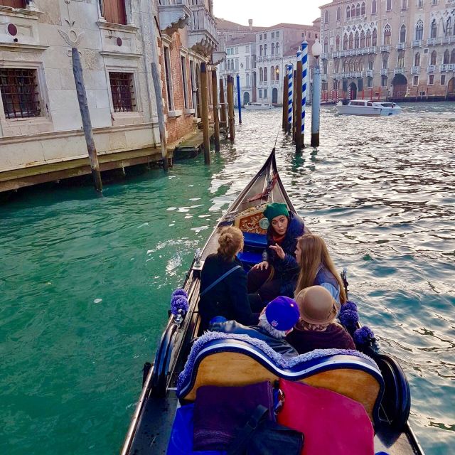 Venice: 30 min Gondola Ride on the Grand Canal with Guide - The Rialto Area and Venice’s Trading Past