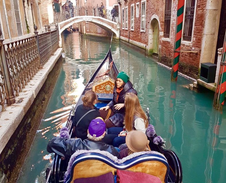 Venice: 30 min Gondola Ride on the Grand Canal with Guide - Palazzo Contarini del Bovolo and La Fenice
