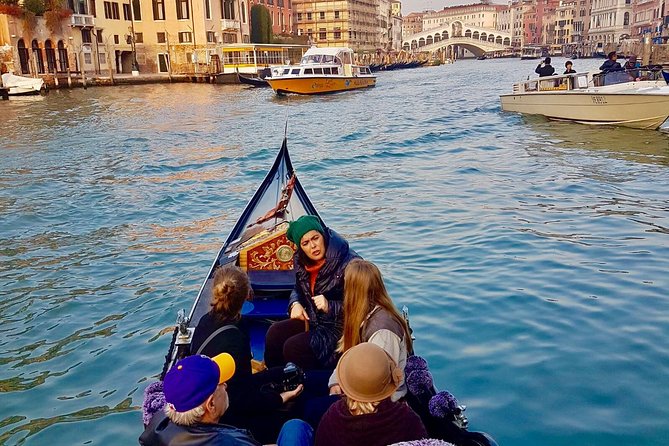 Venice: 30 min private Gondola Ride with Guide - Rio della Madonnetta and the quieter canals