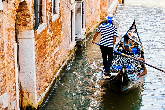 Venice: 30 min private Gondola Ride with Guide - The Grand Canal and Venice’s grandest facades