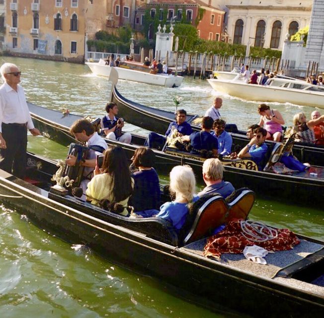 Venice: 30-Minute Gondola Ride on Grand Canal with Serenade - What this Venice gondola ride is really like