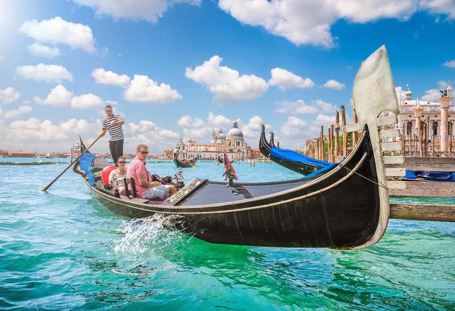 Venice: 30 minutes Enchanting Gondola Ride - Reaching the Grand Canal near Rialto Bridge