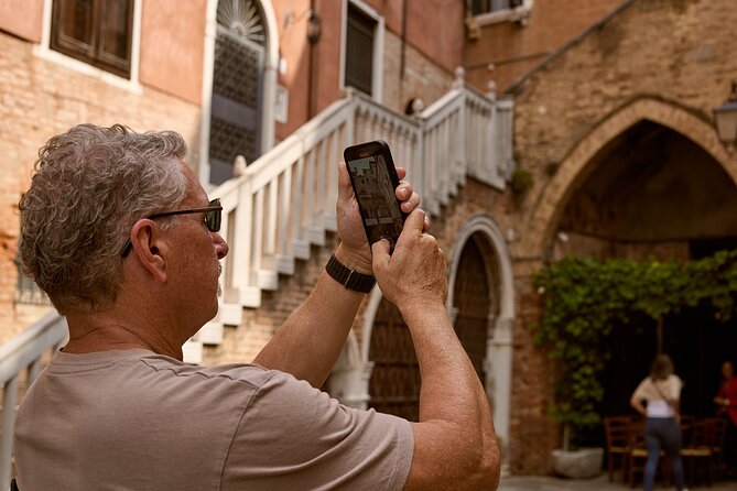 Venice Art Walking Tour with Gondola Ride - What the walking portion adds