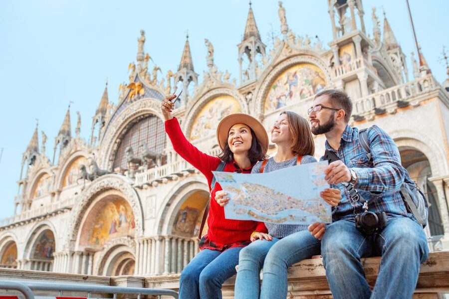 Venice: Basilica and Doge's Palace Tour with Gondola Ride - St. Mark’s Basilica and its gold mosaics