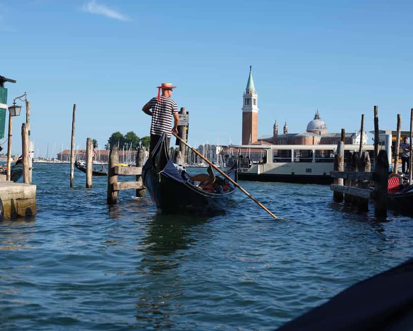 Venice: City Center Walking Tour & Iconic Gondola Ride - The bàcaro and the Venetian Spritz break