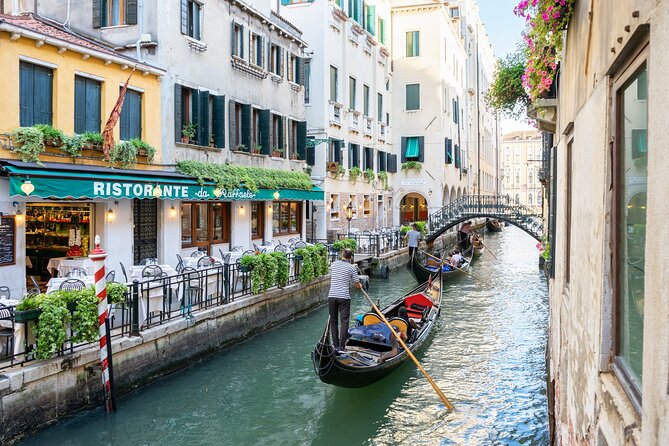 Venice: Classic 30-Minute Gondola Ride Through the Canals - Starting near Campo San Moisè