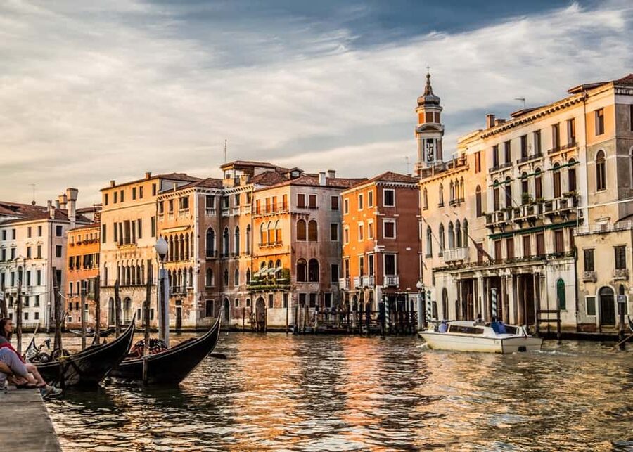 Venice: Crafted Gondola Under Breathtaking Bridge of Sighs™ - How long are you really on the water?