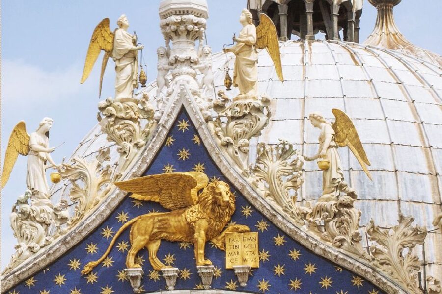 Venice: Doge's Palace and Basilica Tour with Gondola Ride - Two Venetian icons before the canals
