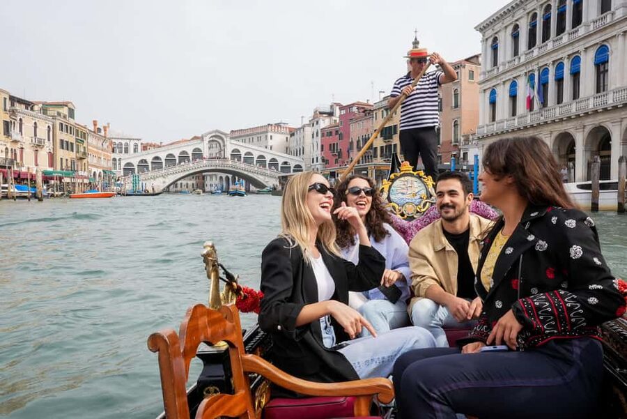 Venice: Doge's Palace and St Mark's Tour with Gondola Ride - Meeting at St Mark’s Square