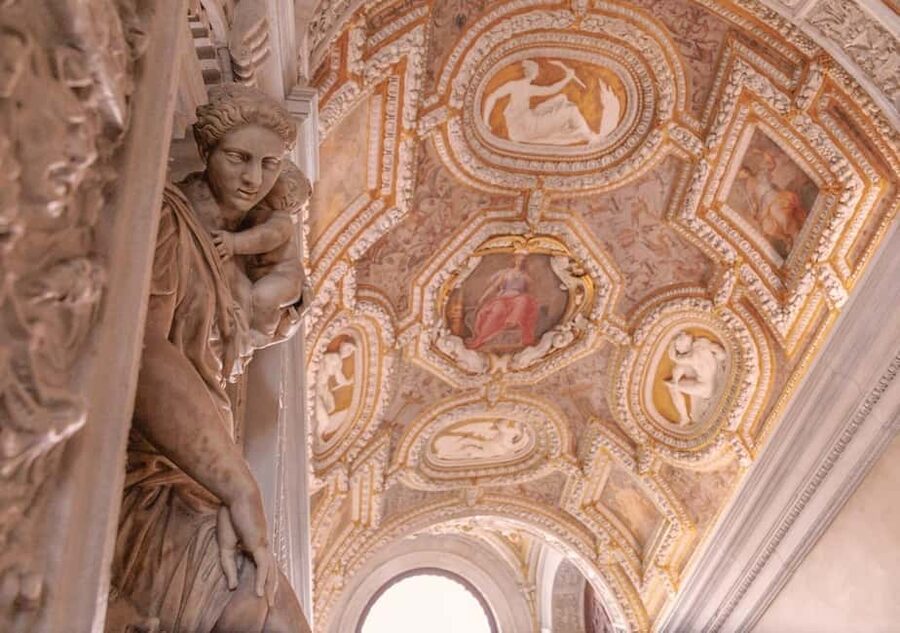 Venice: Doge's Palace and St Mark's Tour with Gondola Ride - The full-day Murano and Burano option