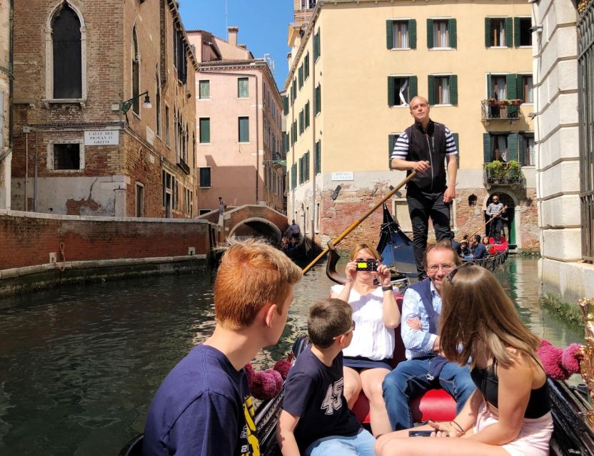 Venice: Doge's Palace Guided-Tour & Gondola Ride - Institutional chambers, armoury, and dungeons