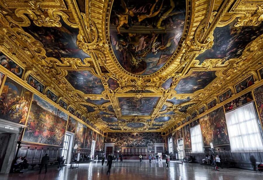 Venice: Doge's Palace Guided Tour with Optional Gondola Ride - Meeting at the two columns in St. Mark’s Square