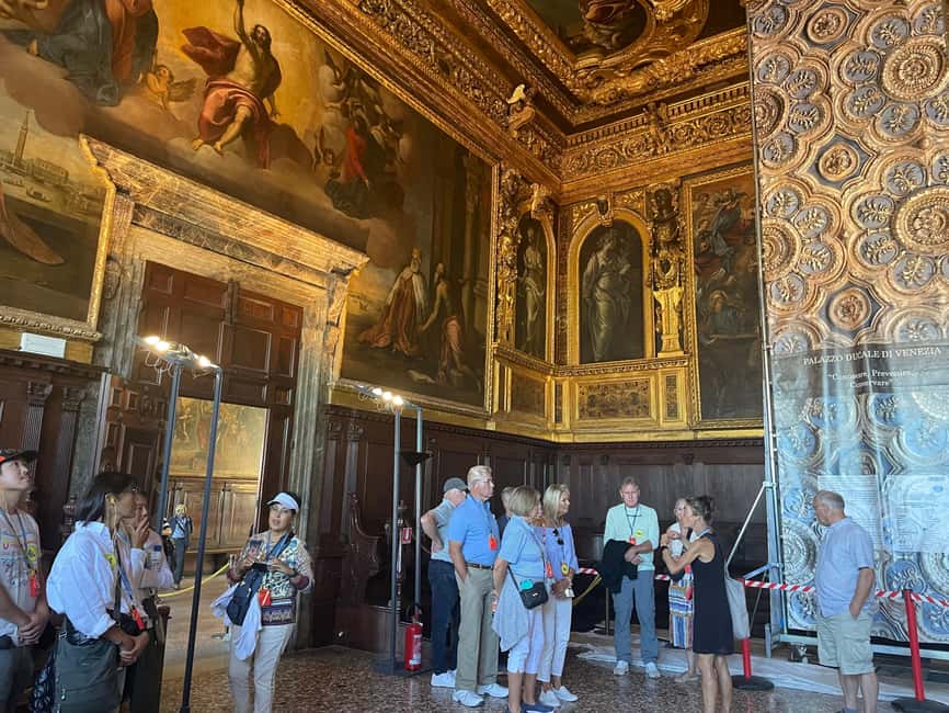Venice: Doge's Palace Guided Tour with Optional Gondola Ride - Adding the 30-minute gondola ride