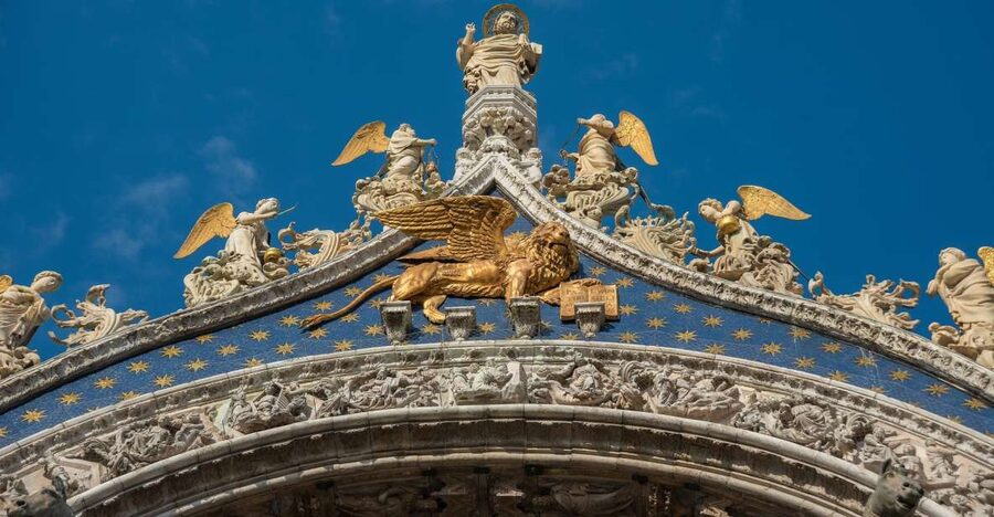 Venice: Doge's Palace with St. Mark's Basilica & Gondolas - St. Mark’s Basilica and its golden interior