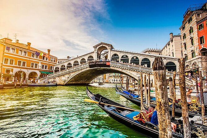 Venice: Enchanting City Walk & Majestic Gondola Glide! - The 30-minute shared gondola ride