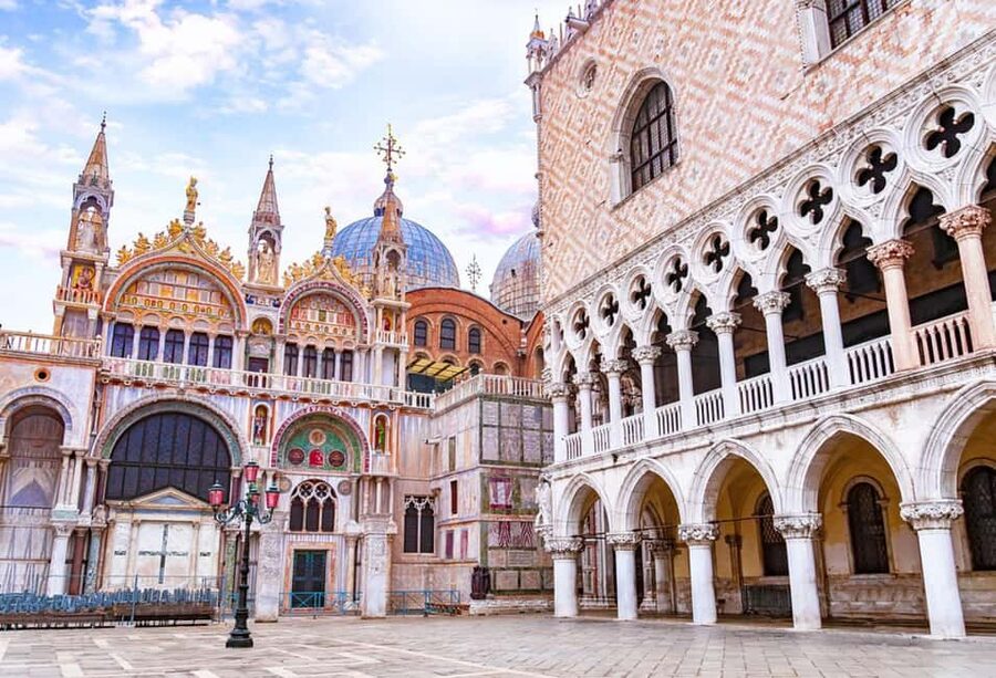 Venice Essential: Doge’s Palace, Prisons & Gondola option - Meeting under the blue Clock Tower
