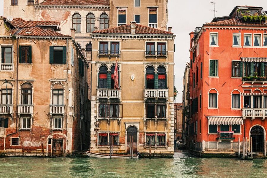 Venice: Gondola Ride and a Gala Dinner in a Venetian Palace - From the Accademia to Venice by gondola