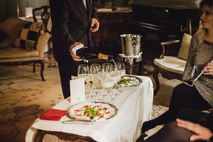 Venice: Gondola Ride and a Gala Dinner in a Venetian Palace - What the gondola portion is really like