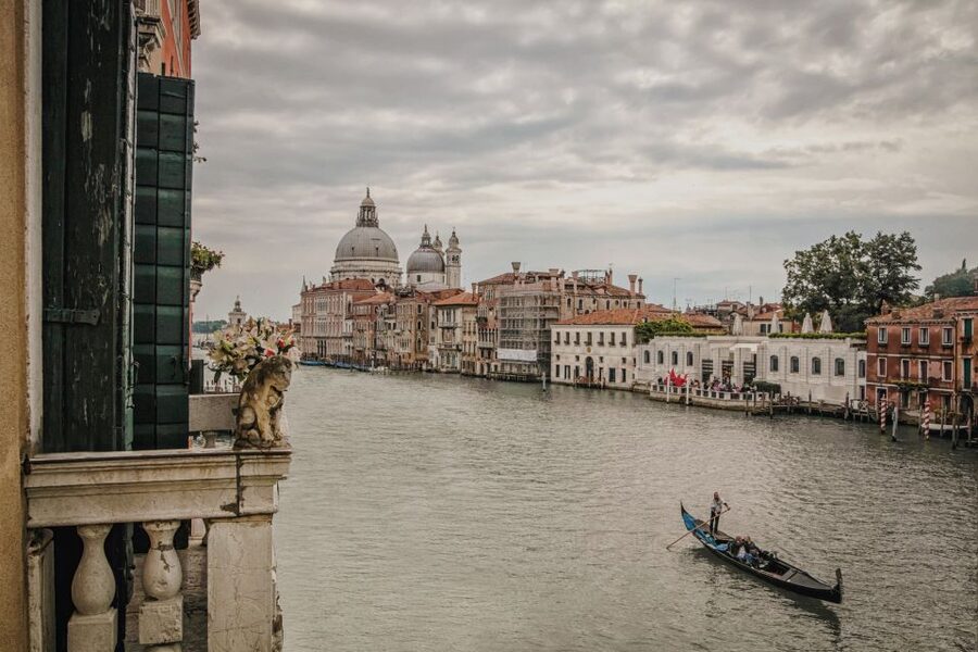 Venice: Gondola Ride and a Gala Dinner in a Venetian Palace - Leaving the canals for a former noble palace