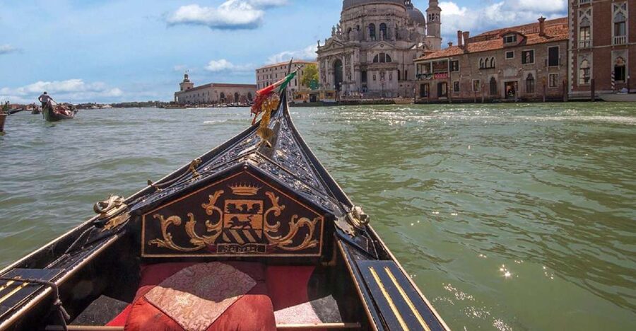 Venice: Gondola Ride and Dinner Experience - What the gondolier does, and does not, provide