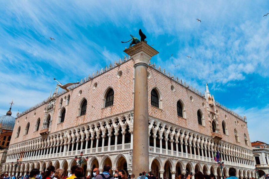 Venice: Gondola Ride and Skip the Line Doge's Palace Tour - Key points at a glance