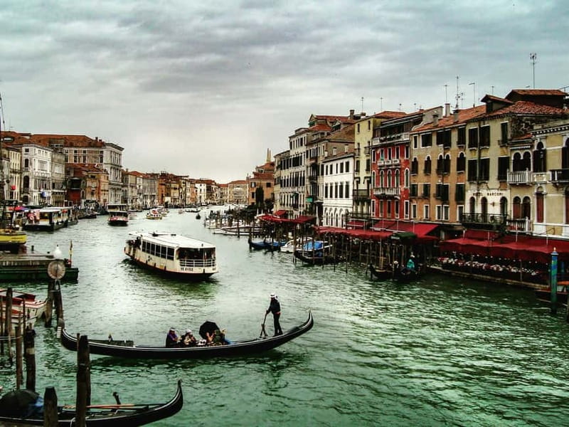 Venice: Gondola Ride under the Bridge of Sighs and Premium Audio Guide - Key points to know before booking