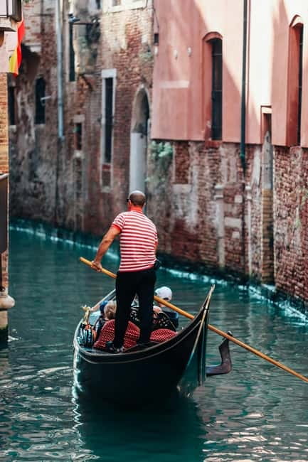 Venice: Gondola Ride under the Bridge of Sighs and Premium Audio Guide - Starting near San Zaccaria
