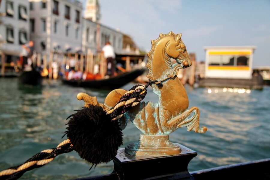 Venice: Gondola Ride with Live Guide or Audio Guide - Who will enjoy this most