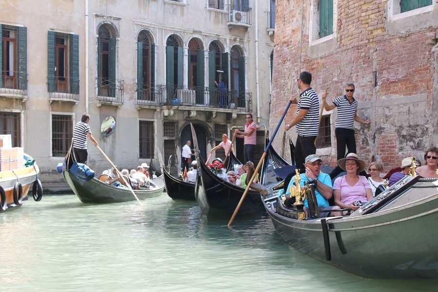 Venice: Grand Canal Gondola Experience with Live Commentary™ - Why this gondola ride is worth considering