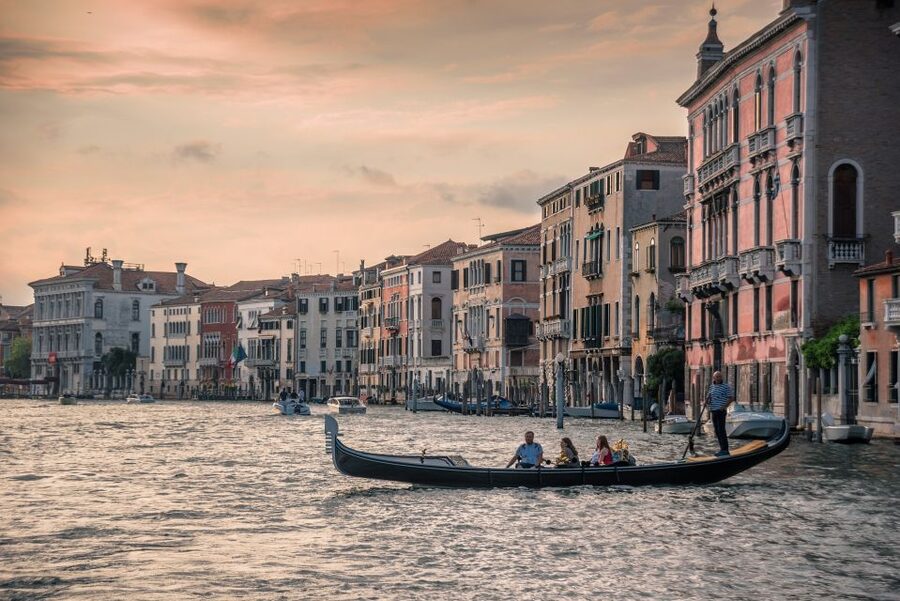Venice: Grand Canal Gondola Experience with Live Commentary™ - Seating, sharing, and comfort on the boat
