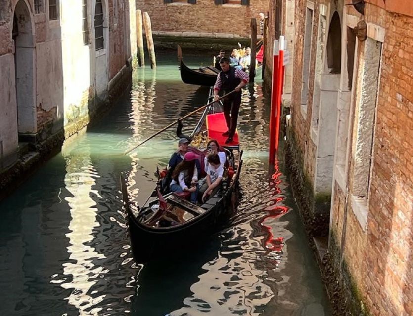 Venice: Grand Canal Gondola Experience with Live Commentary™ - How long the whole experience takes