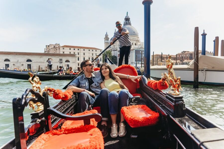 Venice: Grand Canal Gondola Ride with App Commentary - The Gondola Gallery and the VR opening