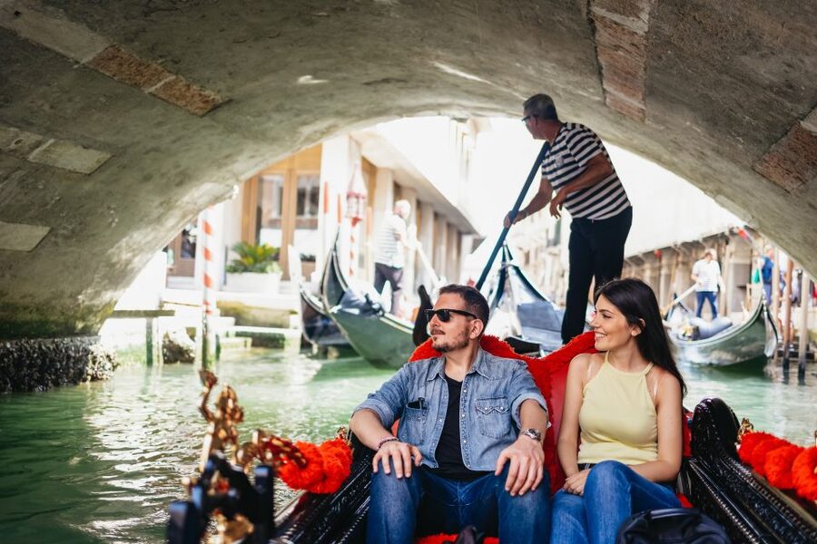Venice: Grand Canal Gondola Ride with App Commentary - The 30-minute ride through smaller canals