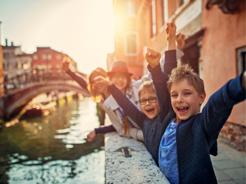 Venice: Highlights with Local Private Walking Tour & Gondola - Language, timing, and practical details